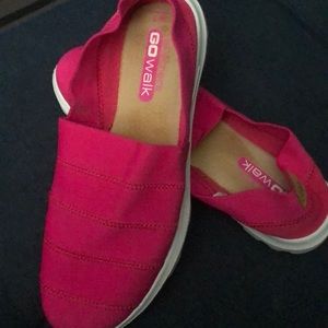 Pink sketchers worn once like new